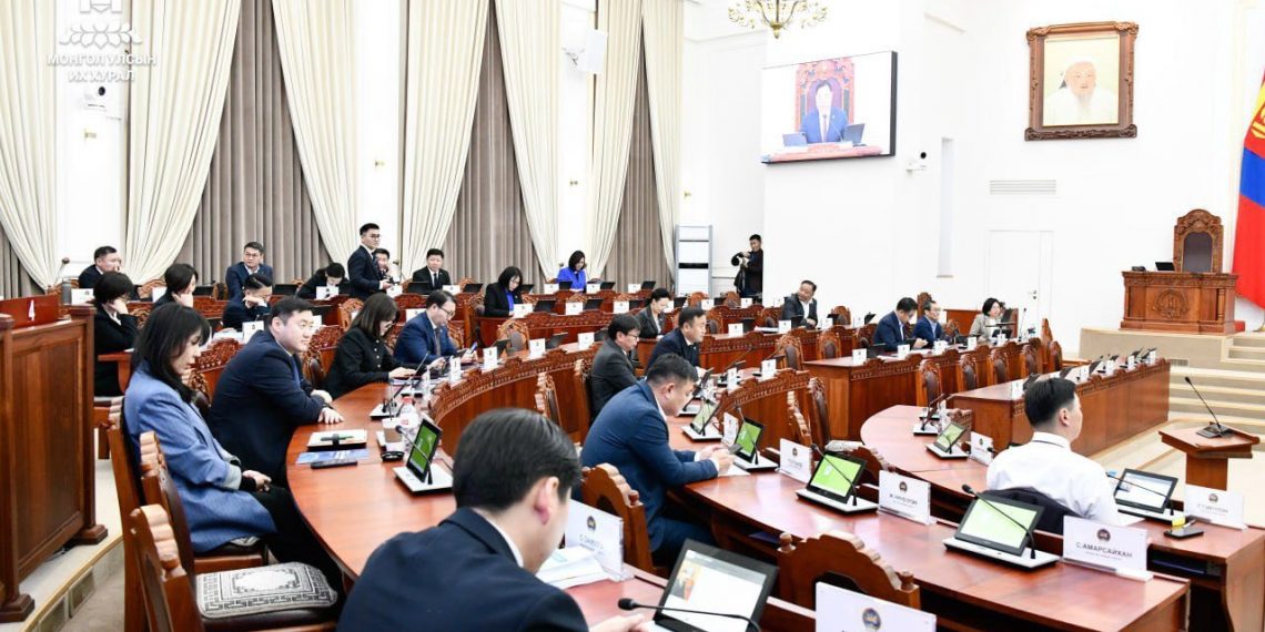 Монгол Улсын 2026 оны төсвийн тухай хуулийн төсөлтэй хамт өргөн мэдүүлсэн хууль, тогтоолын төслүүдийг эцсийн хэлэлцүүлэгт шилжүүллээ