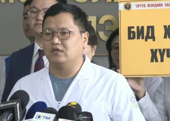 “Эрүүл мэндийн салбарынхан ажил хаяж чадахгүй гэж бодвол эндүүрэл шүү. Цалинг 3.5 сая болго”