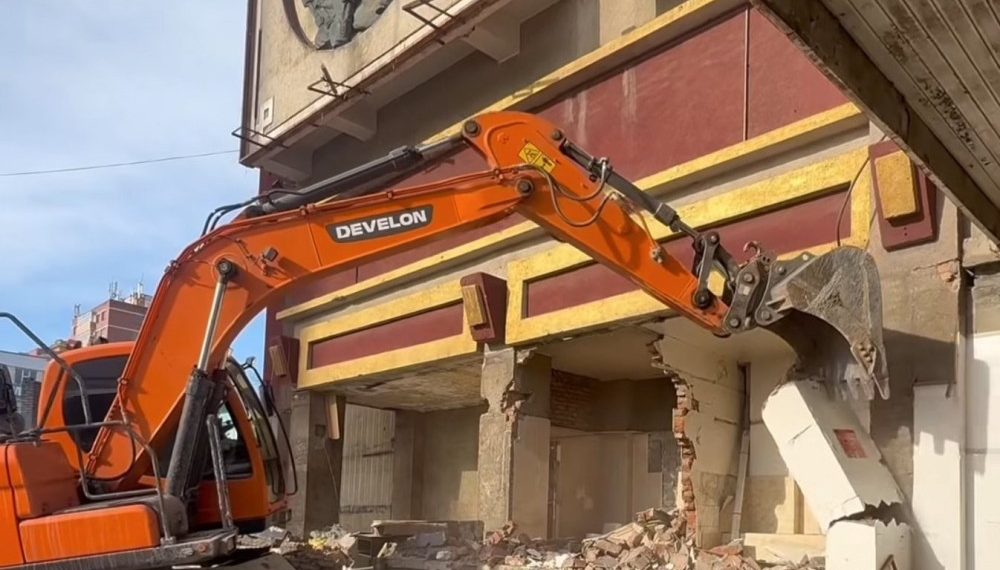 Байгалийн түүхийн музейд залгаж барьсан өргөтгөлийг нураажээ