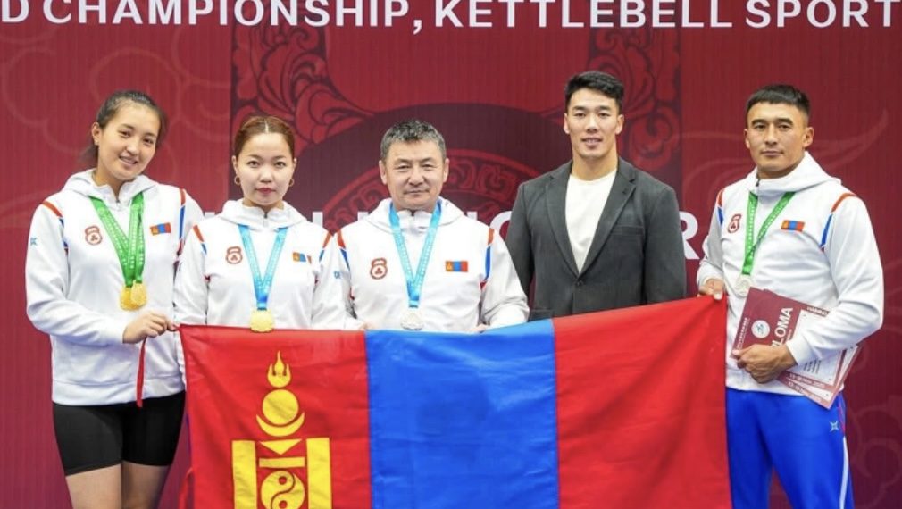 Монголын туухай өргөлтийн тамирчид ДАШТ-ээс 12 медаль хүртлээ