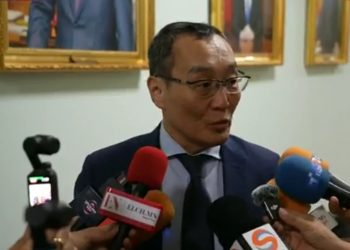 Парламент бол олон намын төлөөллийн талбар учраас намын лидер нь үсэрч гарч ирээд спикерийн алх бариад суувал мэтгэлцээн өрнөх боломж алдагдана