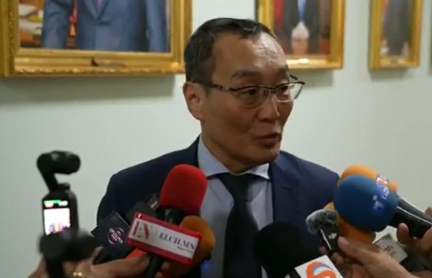 Парламент бол олон намын төлөөллийн талбар учраас намын лидер нь үсэрч гарч ирээд спикерийн алх бариад суувал мэтгэлцээн өрнөх боломж алдагдана