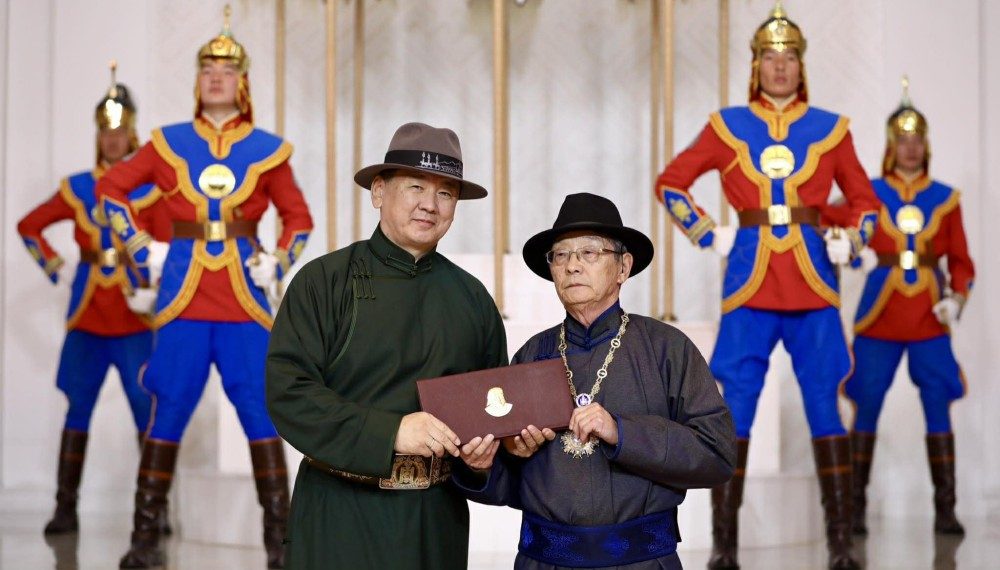 Академич, хуульч С.Нарангэрэлд төрийн дээд шагнал “ЧИНГИС ХААН” одонг хүртээлээ