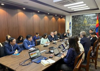 Томуугийн дэгдэлттэй холбоотойгоор сурагчдын амралтад зохицуулалт хийх талаар хэлэлцэж байна