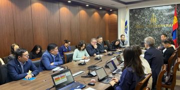 Томуугийн дэгдэлттэй холбоотойгоор сурагчдын амралтад зохицуулалт хийх талаар хэлэлцэж байна