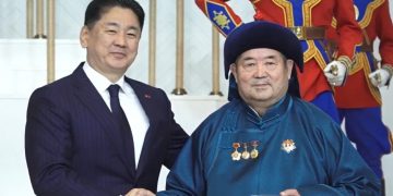 Хэл шинжлэлийн ухааны доктор, профессор С.Дуламд Хөдөлмөрийн баатар цол хүртээлээ