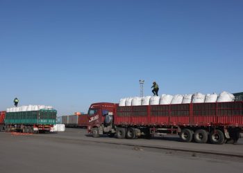 Эрээн хотын гаалийн талбайд 8000 тонн, “Тавантолгой түлш” компанийн үйлдвэрт 35 мянган тонн хагас коксон түлш нөөцөлжээ