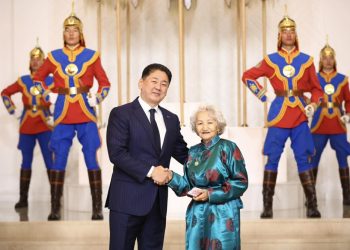 Бурaтиногийн дүрээр ард түмэндээ хүндлэгдсэн жүжигчин О.Норолхоо МУГЖ боллоо