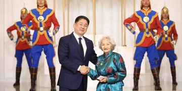 Бурaтиногийн дүрээр ард түмэндээ хүндлэгдсэн жүжигчин О.Норолхоо МУГЖ боллоо