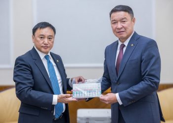 Ж.Чинбүрэн: Д.Батлут сайд нуруу хугарсан учраас босож чадахгүй байгаа. Миний эгэм хугарсан учраас сойгоод явж байна.