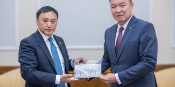 Ж.Чинбүрэн: Д.Батлут сайд нуруу хугарсан учраас босож чадахгүй байгаа. Миний эгэм хугарсан учраас сойгоод явж байна.