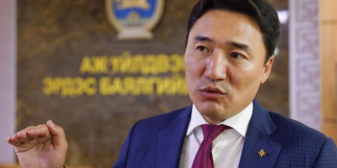 Г.Дамдинням Засгийн газартайгаа зам нийлэхгүй байна