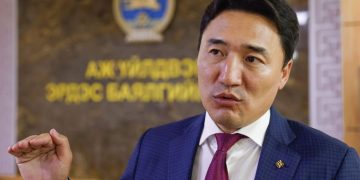 Г.Дамдинням Засгийн газартайгаа зам нийлэхгүй байна