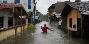 Шри Ланка олон улсаас тусламж хүсч байна