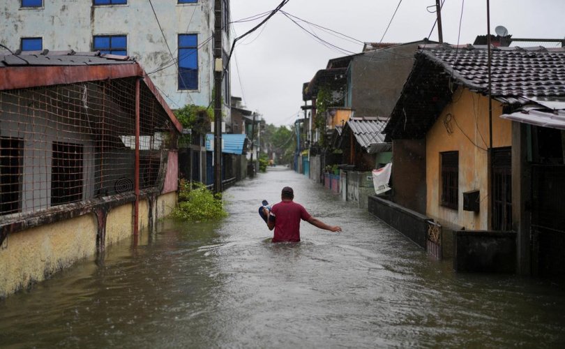Шри Ланка олон улсаас тусламж хүсч байна