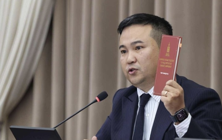 П.Сайнзориг: Ургийн овгийг цэгцэлмээр байна. Хүн бүр “Боржигон” болчихсон, эсвэл хүссэн овгоо хэлээд авчихдаг