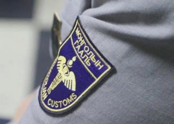 Олон удаагийн үйлдлээр их хэмжээний авлига авсан гаалийн байцаагчдыг саатуулжээ