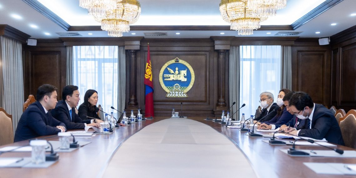 18 сараар тэтгэврийн зээл авсан ахмадуудын зээлийн хугацааг 36 сар хүртэл сунгахаар ойлголцлоо