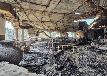 Энэтхэгт шөнийн клубт гал гарч, 25 хүн амиа алджээ