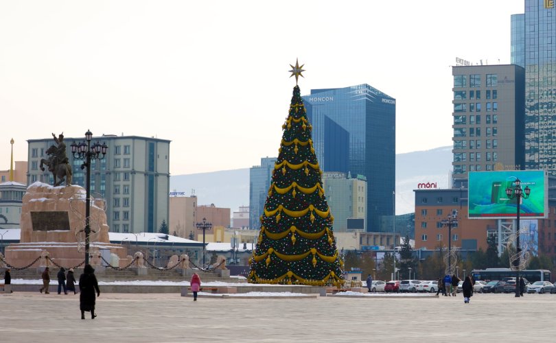 Төв талбайн сүлд модны гэрлийг маргааш 19:00 цагт асаана