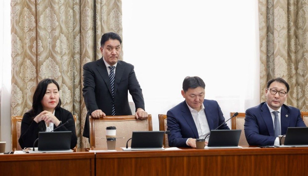 Ж.Ганбаатар: Санхүү мөнгөний асуудалд Л.Оюун-Эрдэнийн Засгийн газар маш том алдаа гаргасан