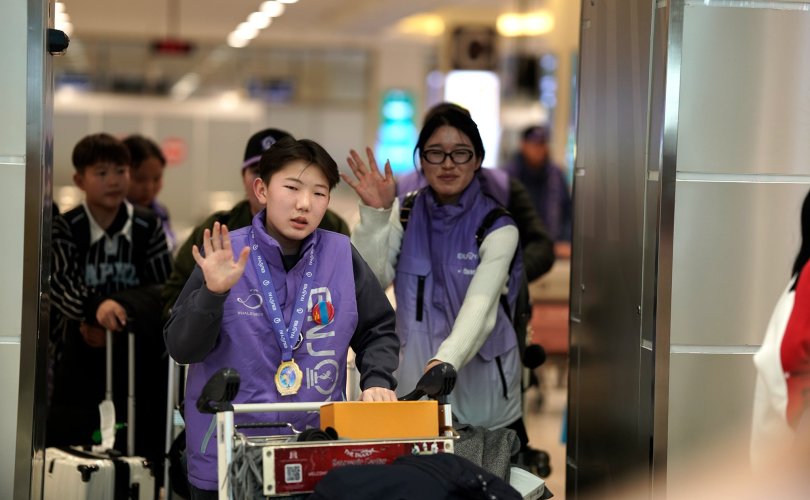 14 настай хүү дрон кодчиллоор дэлхийн аварга боллоо