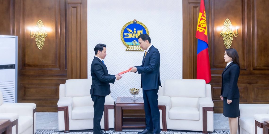 Элчин сайд нарыг эгүүлэн татах, томилох асуудлаар зөвшилцөх Монгол Улсын Ерөнхийлөгчийн саналыг өргөн мэдүүллээ