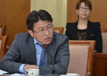 Р.Эрдэнэбүрэн: Тамхины үнийг нэмж хэрэглээг багасгана гэвэл худлаа