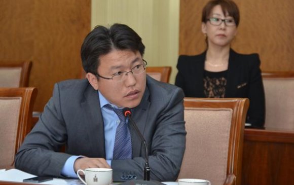 Р.Эрдэнэбүрэн: Тамхины үнийг нэмж хэрэглээг багасгана гэвэл худлаа