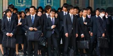 Япон улс гадаадаас 1.2 сая гаруй ажилтныг хүлээн авна