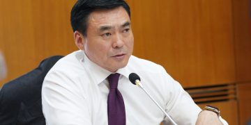 С.Амарсайхан: Төр төсвөө бүрдүүлж чадахгүй болсон үедээ наймаачин шиг ханддаг байж болохгүй