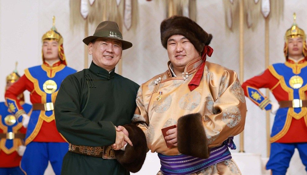 Хошорюү С.Бямбасүрэн Гавьяат тамирчин цол хүртлээ