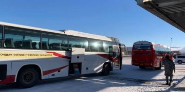 Хот хоорондын автобусанд амаржиж, 3.2 кг охинтой болжээ