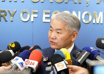 Гадаадын хөрөнгө оруулагчдыг 40 гаруй хууль “дөнгөлж” байна