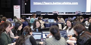 ЕБС-ийн 7000 гаруй сурагч, 2000 гаруй төрийн албан хаагч хиймэл оюунд суурилсан англи хэлний онлайн сургалтанд хамрагдана