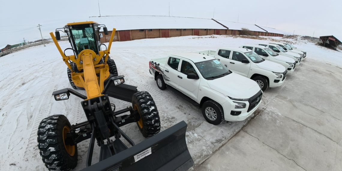 Улсын нөөцөөс туулах чадвар сайтай автомашин, техник хэрэгслийг албан хаагчдад хүлээлгэн өглөө