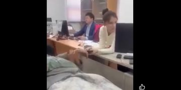 Хэвтэрт байгаа хүнийг дамнуургатай зөөж авчирч, хурууны хээг нь уншуулжээ