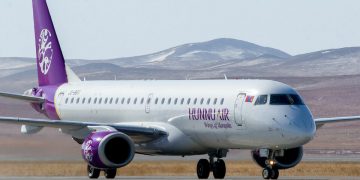 Зорчигчийн бие муудаж, ухаан алдсан тул онгоцыг БНХАУ-ын Ухань хотод яаралтай буулгажээ