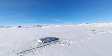 Нуурын мөс цөмөрч автомашинтай зорчиж явсан хоёр иргэн нас баржээ