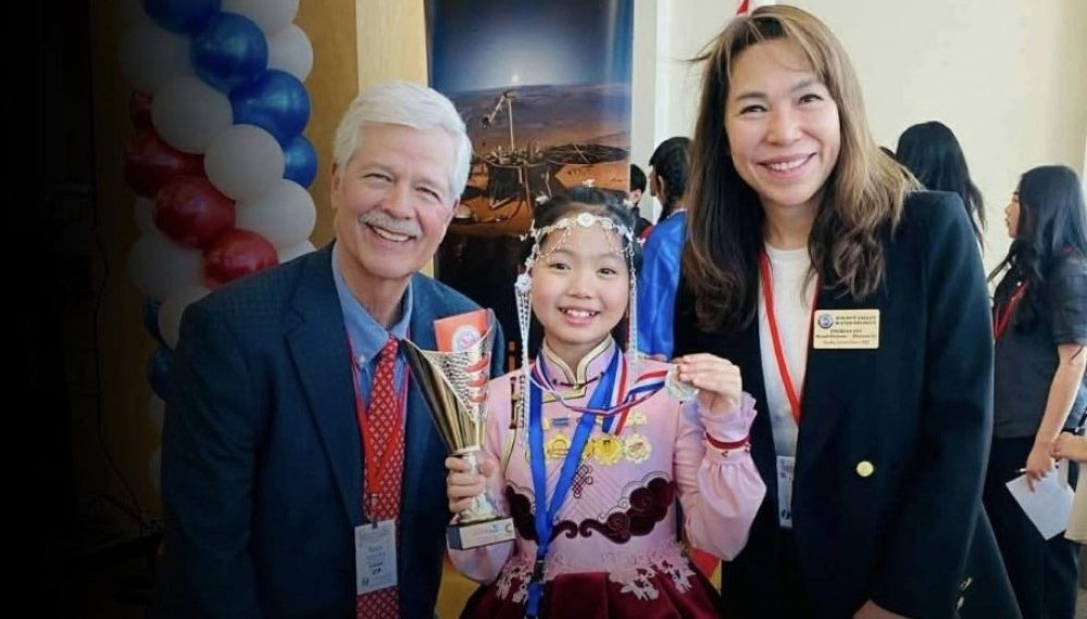 10 настай Г.Анужин цээж тооллын тэмцээнд түрүүлж, дэлхийн аваргын цом хүртлээ