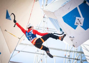 Н.Сэлэнгэ мөсөнд авиралтын Дэлхийн цомын аварга боллоо