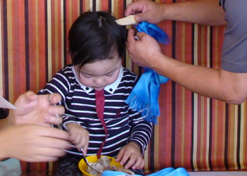 Хүүхдийн даахийг бүрэн хэлд орсон үед хүйс гэж ялгалгүй сондгой настай үргээдэг