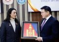 Дэлхийд Монгол Улсынхаа нэрийг цуурайтуулж яваа МУГЖ Э.Лхагва-Очирыг Налайх дүүргийн хүндэт иргэнээр өргөмжиллөө