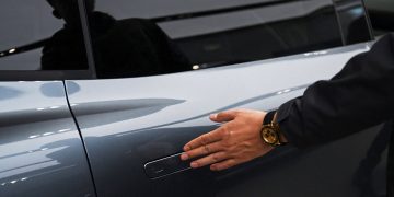 Хятад улс цахилгаан автомашины хаалганы далд бариулыг аюулгүй байдлын шалтгаанаар хориглов