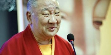 Өнөөгийн залуус бэлгэдэл мэдэхгүй гэрээ цоожлоод “БУУЗ ИДНЭ” гээд аавындаа очдог