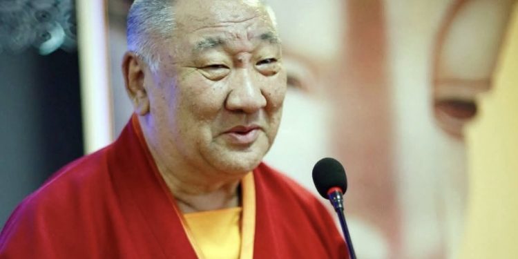 Өнөөгийн залуус бэлгэдэл мэдэхгүй гэрээ цоожлоод “БУУЗ ИДНЭ” гээд аавындаа очдог