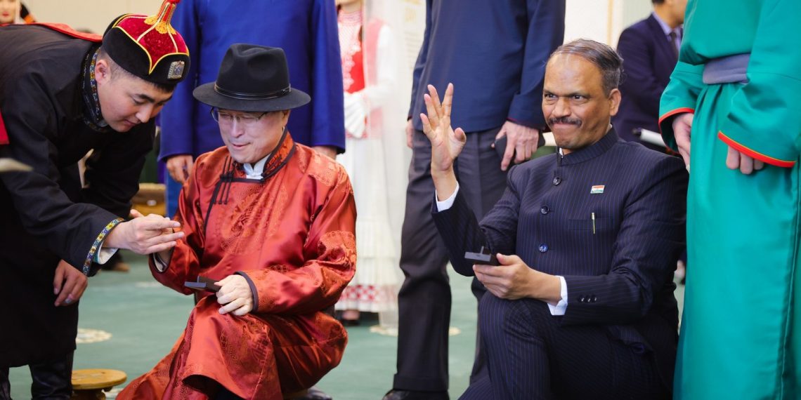 Монгол Улсад суугаа дипломат төлөөлөгчдөд ёс заншлаа танилцуулж, золголт зохион байгуулжээ