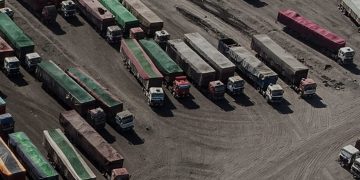 Ачааны эрэлт өссөн ч орлого буурлаа