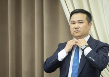 УИХ-ын гишүүн П.Сайнзоригийг “бусдын биед хөнгөн гэмтэл санаатайгаар учруулах” гэсэн зүйл ангиар яллагдагчаар татжээ