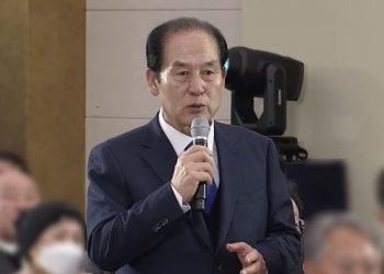 Төрөлтөө өсгөхийн тулд гадаадаас эмэгтэйчүүдийг импортлох санаа гаргасан Өмнөд Солонгосын улс төрч намаасаа хөөгдөв